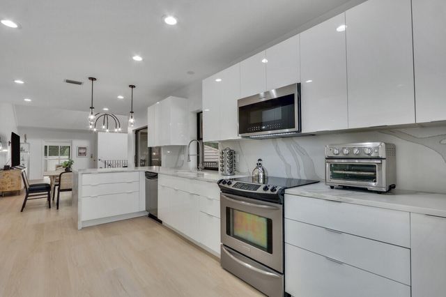 16000 W Bay Drive 256, Jupiter, FL 33477
