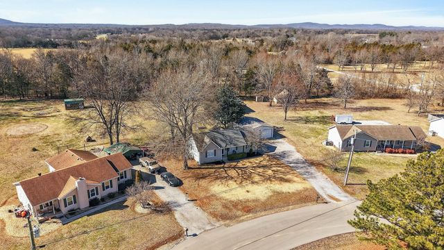 4020 Ashley Dr, Murfreesboro, TN 37128