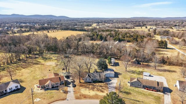 4020 Ashley Dr, Murfreesboro, TN 37128