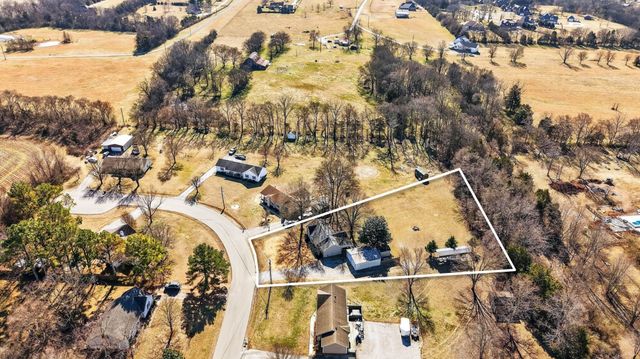 4020 Ashley Dr, Murfreesboro, TN 37128