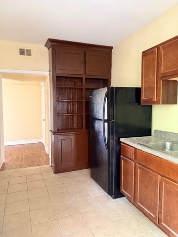 5703 S Emerald Avenue 2, Chicago, IL 60621