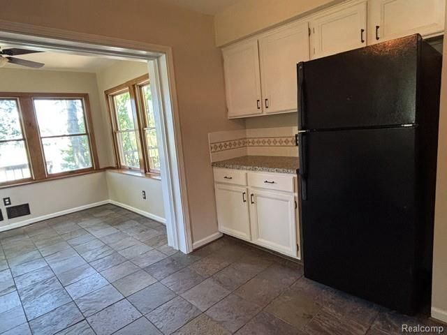 4784 Sylvester Avenue, Waterford Charter Township, MI 48329