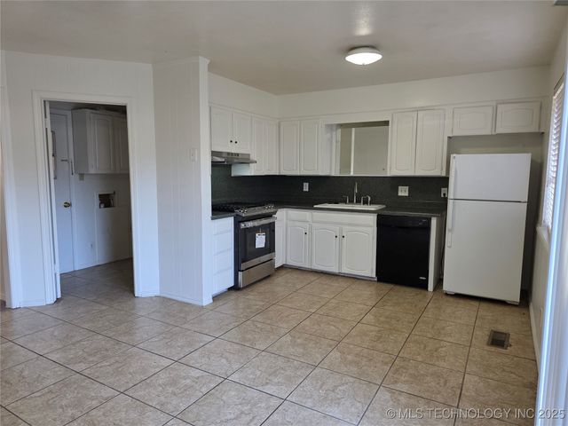 3329 E 47th Place, Tulsa, OK 74135