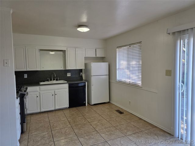 3329 E 47th Place, Tulsa, OK 74135