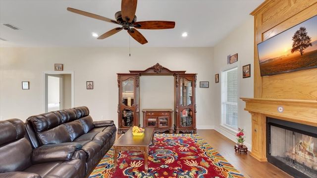 1005 Stone Bridge Street, Mt Pleasant, TX 75455
