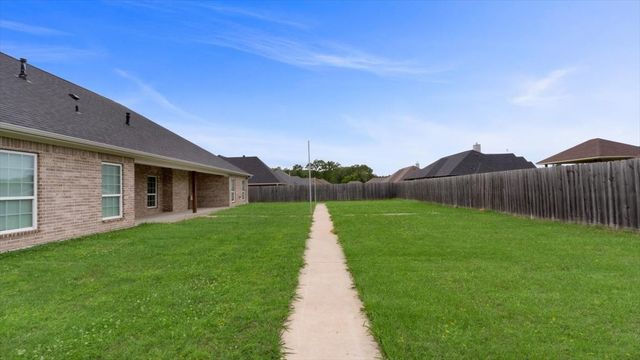 1005 Stone Bridge Street, Mt Pleasant, TX 75455