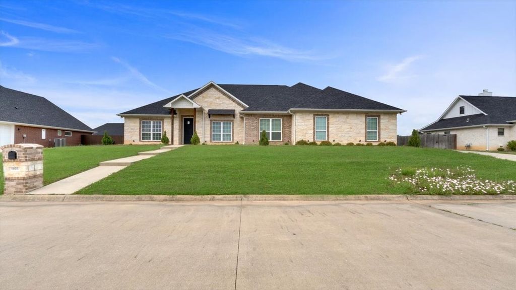 1005 Stone Bridge Street, Mt Pleasant, TX 75455