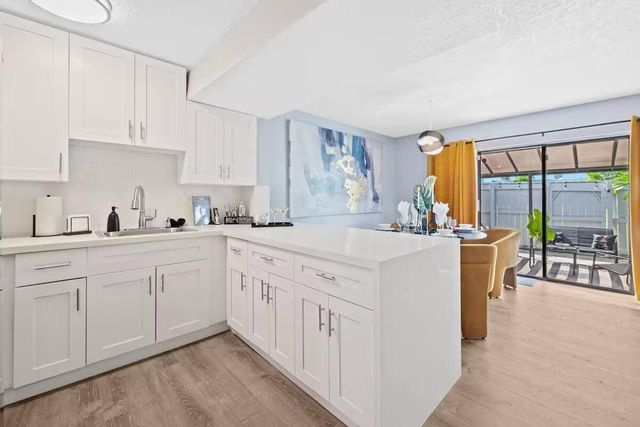 2015 NW 37th Terrace NW 403, Lauderdale Lakes, FL 33311