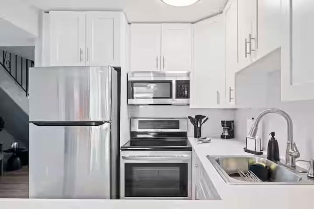 2015 NW 37th Terrace NW 403, Lauderdale Lakes, FL 33311