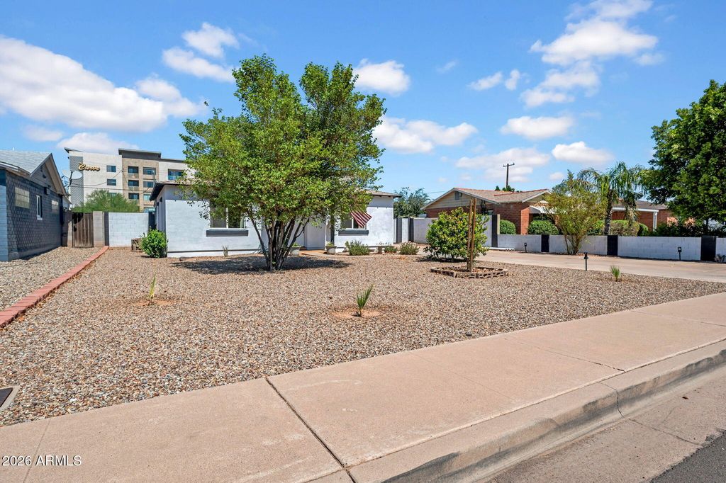 4247 N 4TH Avenue NW, Phoenix, AZ 85013 — photo 2