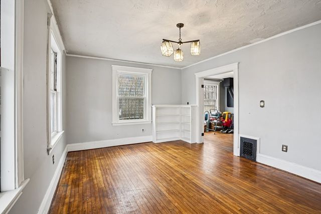 23 Bradford St, Salem, MA 01970