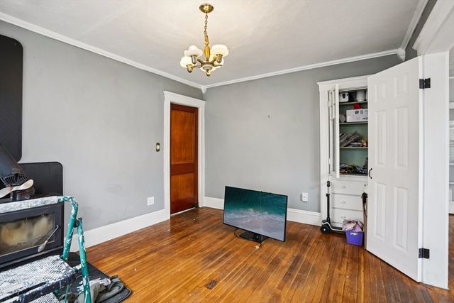 23 Bradford St, Salem, MA 01970