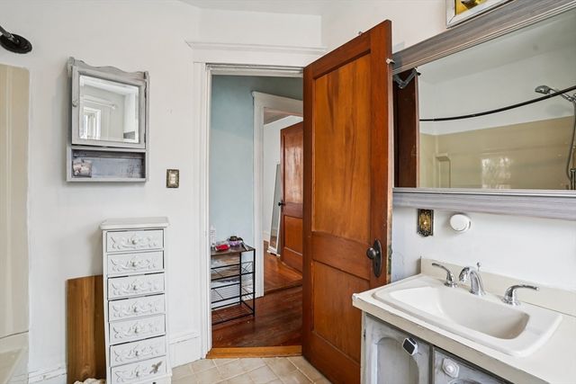 23 Bradford St, Salem, MA 01970