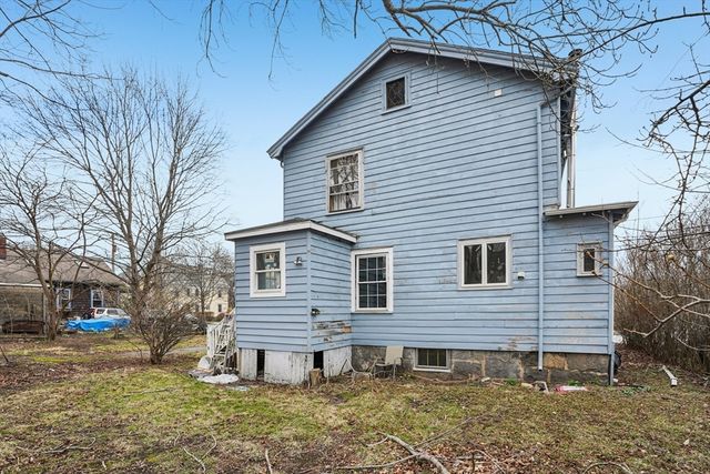 23 Bradford St, Salem, MA 01970