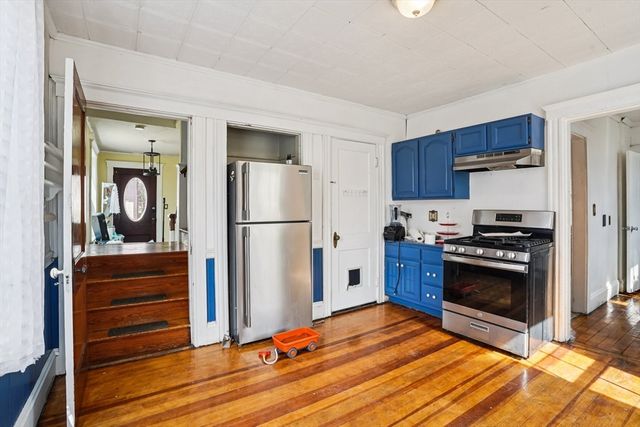 23 Bradford St, Salem, MA 01970