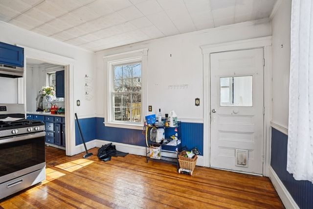 23 Bradford St, Salem, MA 01970