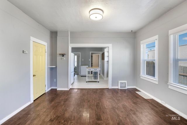 520 E 2nd Ave, Twin Falls, ID 83301