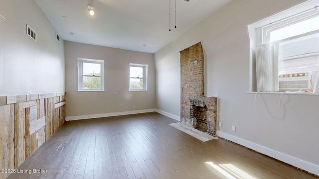 1036 S 6th St, Louisville, KY 40203