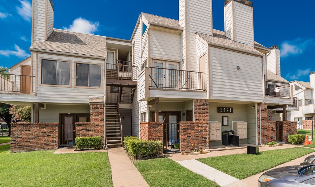 3121 Sondra Drive 205, Fort Worth, TX 76107