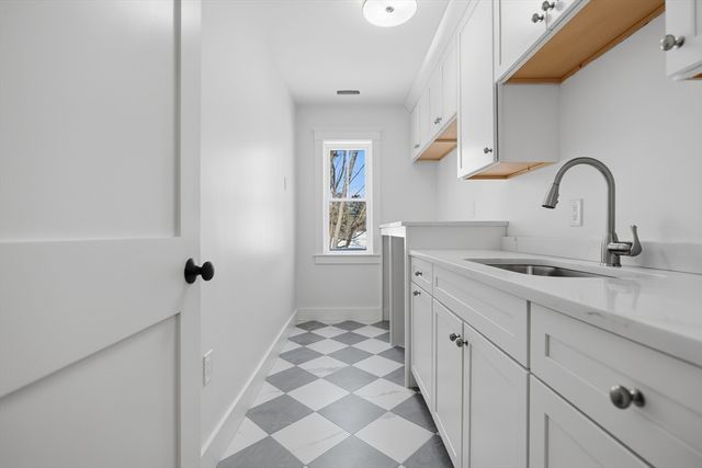 1 Plymouth Rd, Winchester, MA 01890