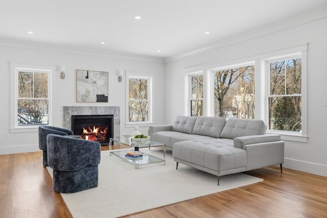 1 Plymouth Rd, Winchester, MA 01890