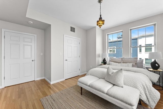 190 F St 6, Boston, MA 02127