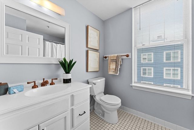 190 F St 6, Boston, MA 02127
