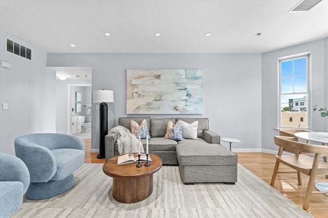 190 F St 6, Boston, MA 02127