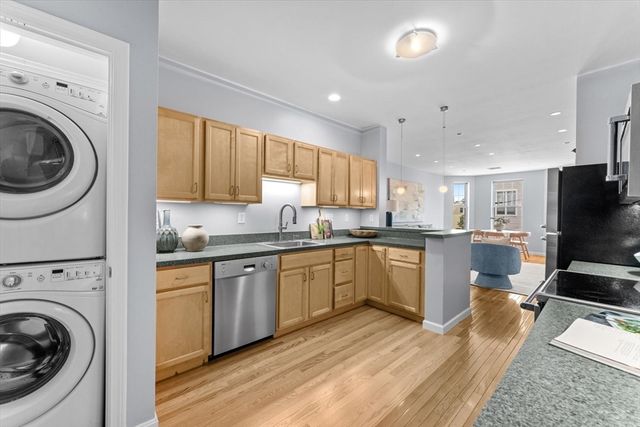 190 F St 6, Boston, MA 02127