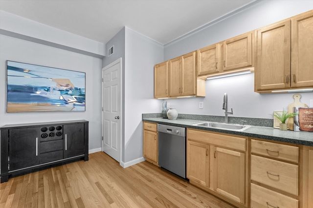 190 F St 6, Boston, MA 02127
