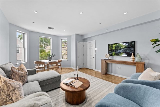 190 F St 6, Boston, MA 02127