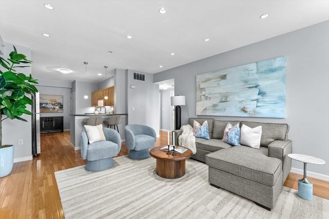 190 F St 6, Boston, MA 02127