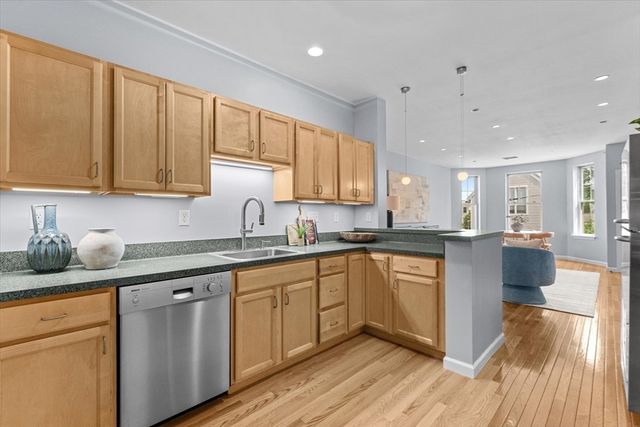 190 F St 6, Boston, MA 02127