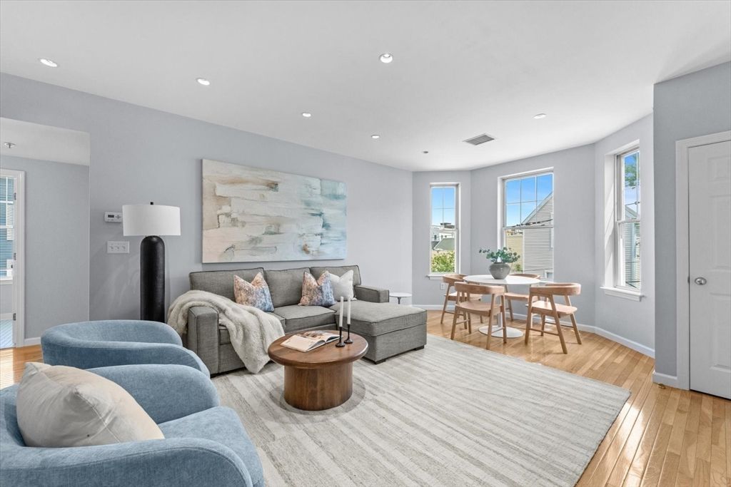 190 F St 6, Boston, MA 02127
