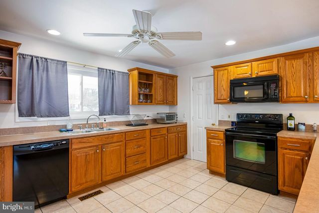 1519 MEADOWLARK RD, Wyomissing, PA 19610