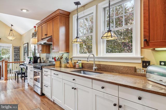 4612 ASBURY PL NW, Washington, DC 20016