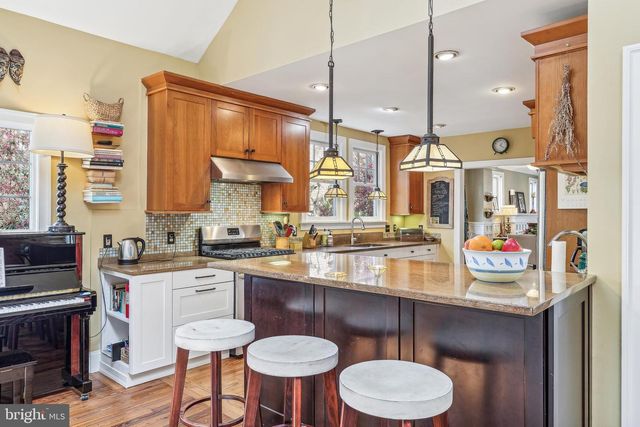 4612 ASBURY PL NW, Washington, DC 20016