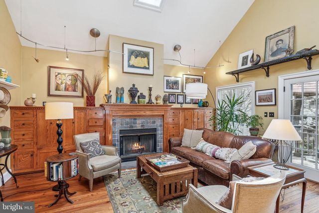 4612 ASBURY PL NW, Washington, DC 20016