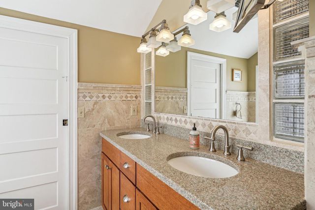 4612 ASBURY PL NW, Washington, DC 20016