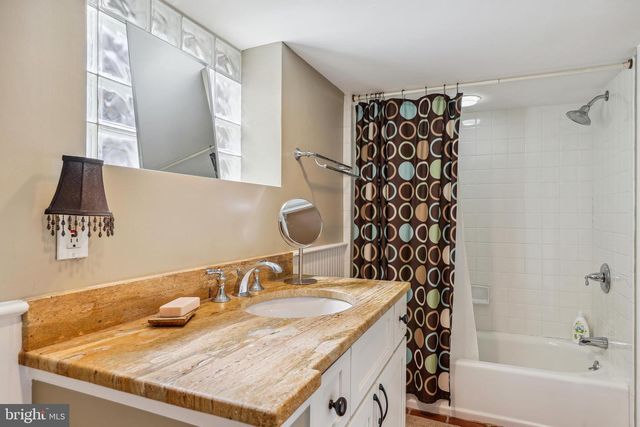 4612 ASBURY PL NW, Washington, DC 20016