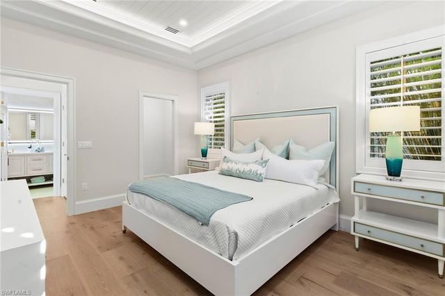 810 9th ST S, Naples, FL 34102