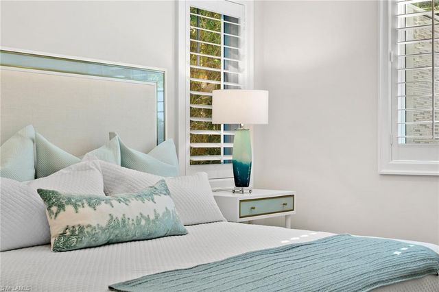 810 9th ST S, Naples, FL 34102