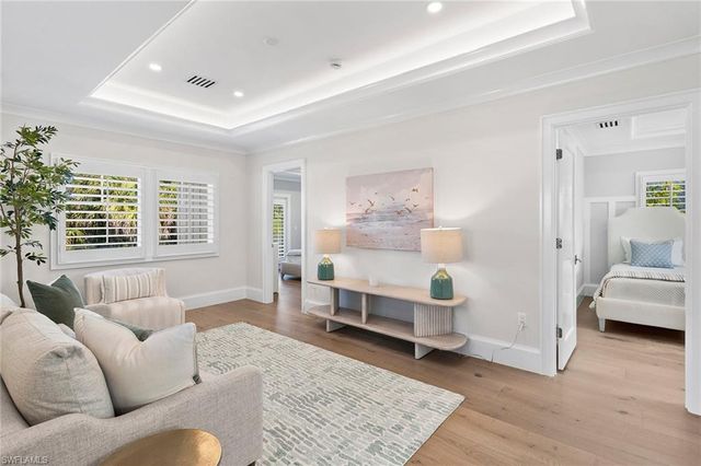 810 9th ST S, Naples, FL 34102