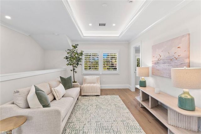 810 9th ST S, Naples, FL 34102