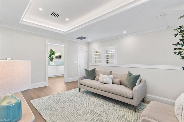 810 9th ST S, Naples, FL 34102