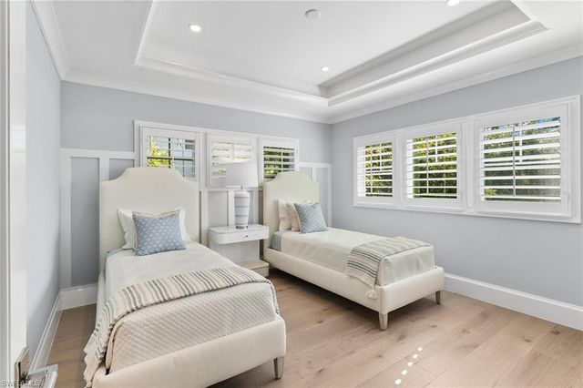 810 9th ST S, Naples, FL 34102