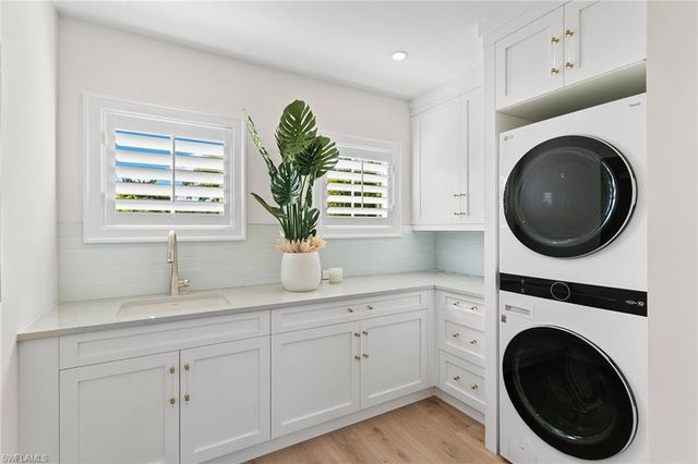 810 9th ST S, Naples, FL 34102