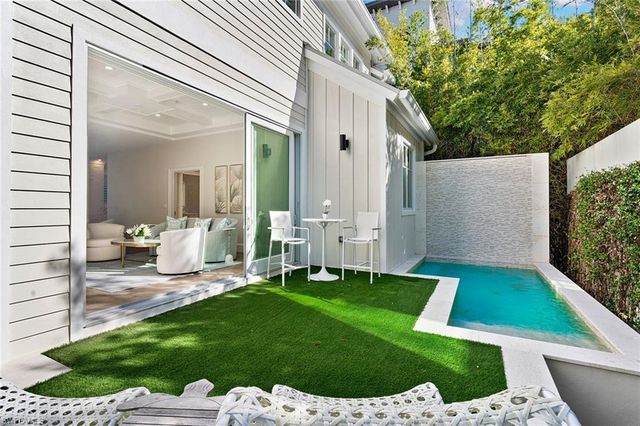 810 9th ST S, Naples, FL 34102