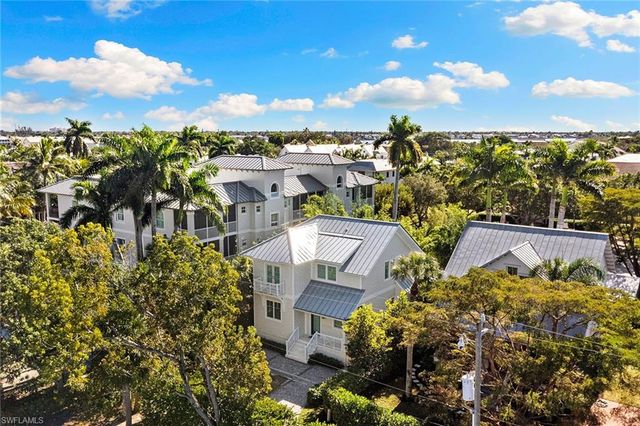 810 9th ST S, Naples, FL 34102