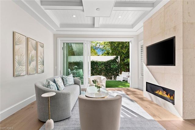 810 9th ST S, Naples, FL 34102